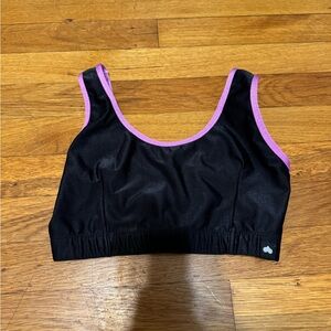 Sports bra with pink detail